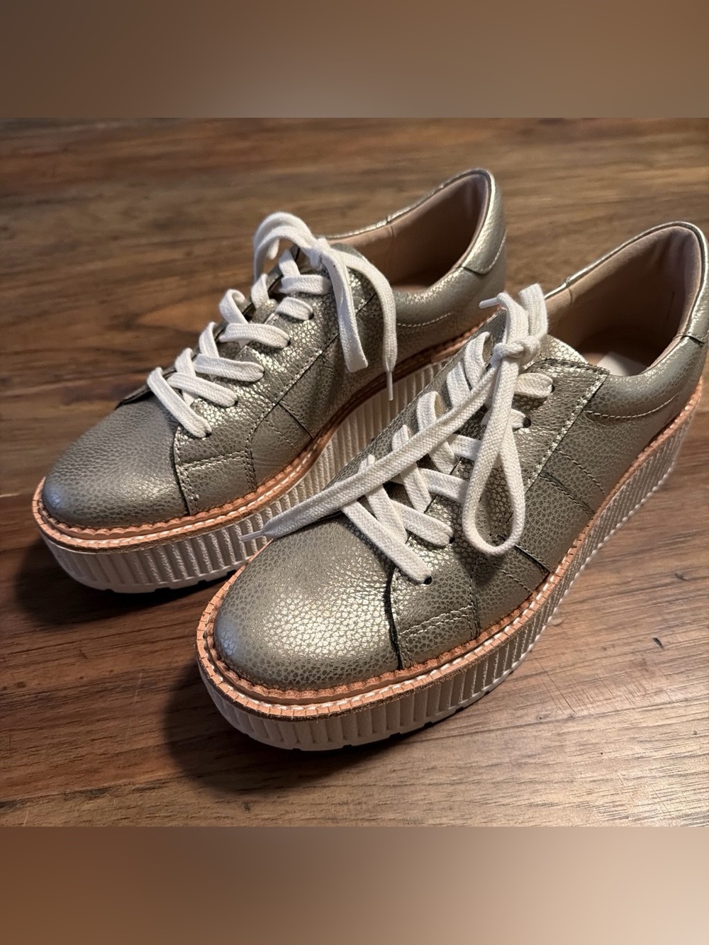 Dolce Vita platforms.